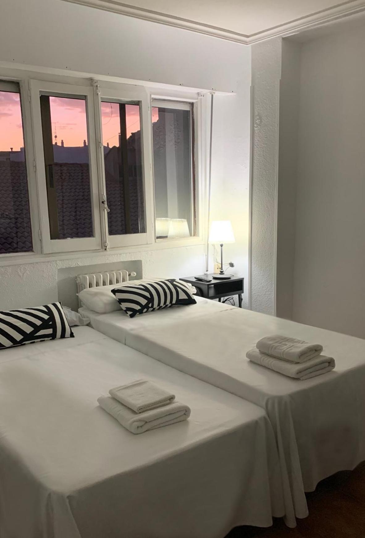 Hotel Y Restaurante Puerta De Aranda Aranda de Duero Exteriör bild